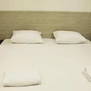білий квадрат Hotel